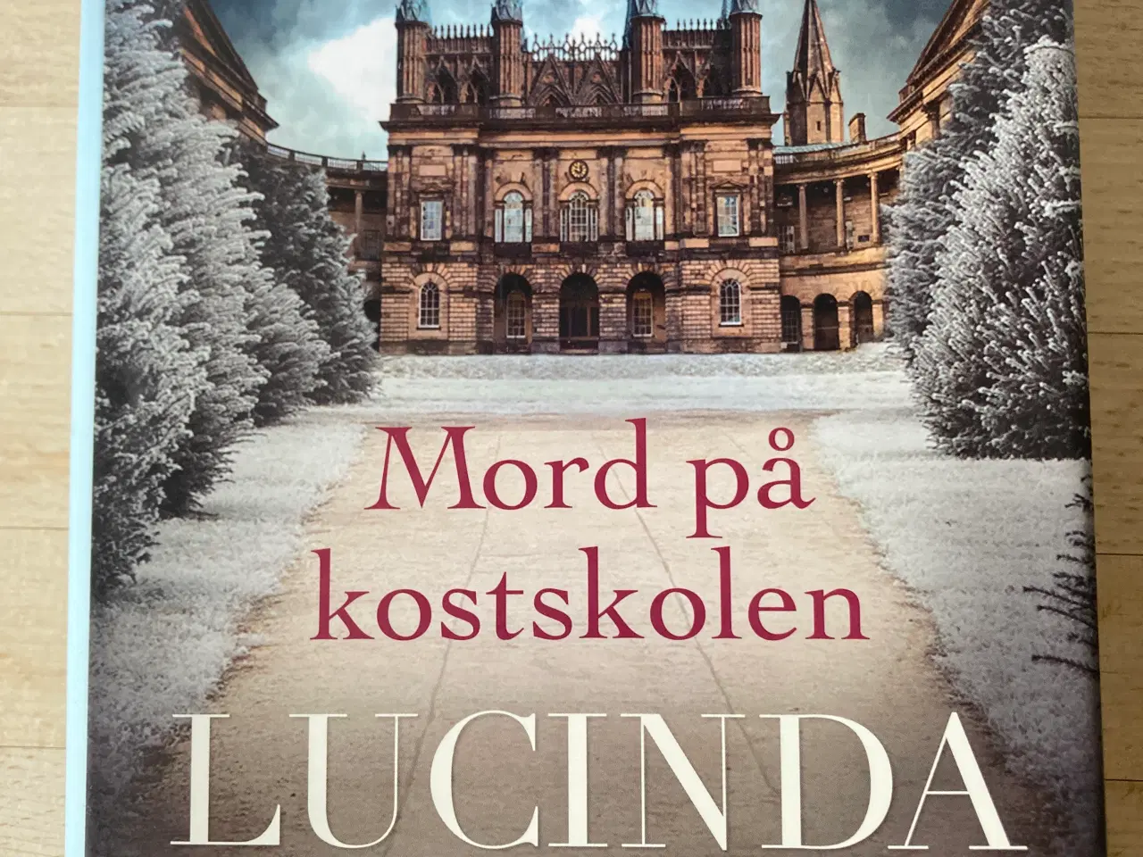 Billede 1 - Mord på kostskolen, Lucinda Riley