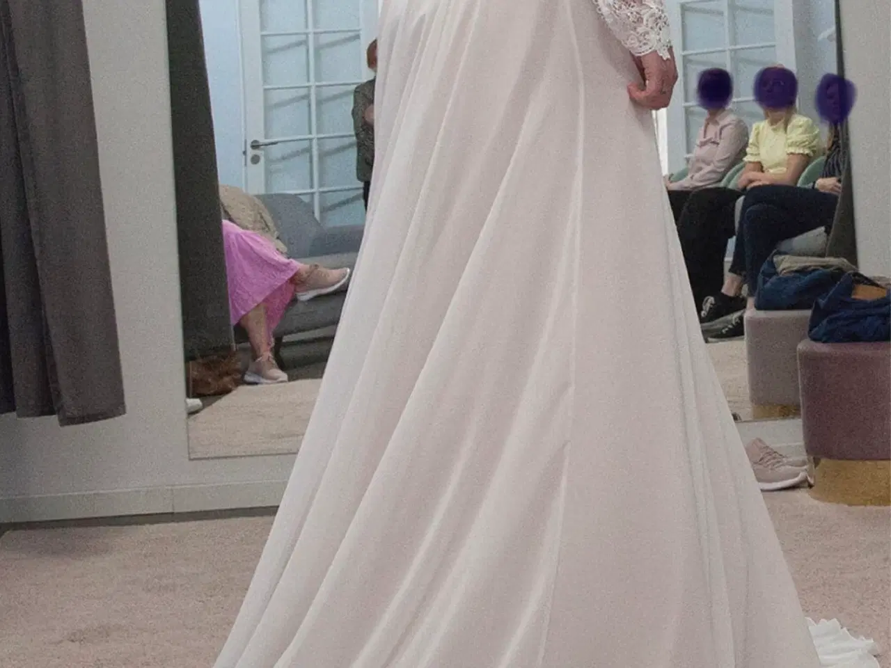 Billede 2 - Brudekjole med lange ærmer - som ny