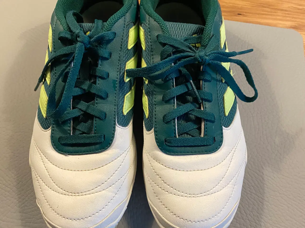Billede 2 - Adidas indendørs idræts sko/ fodbold
