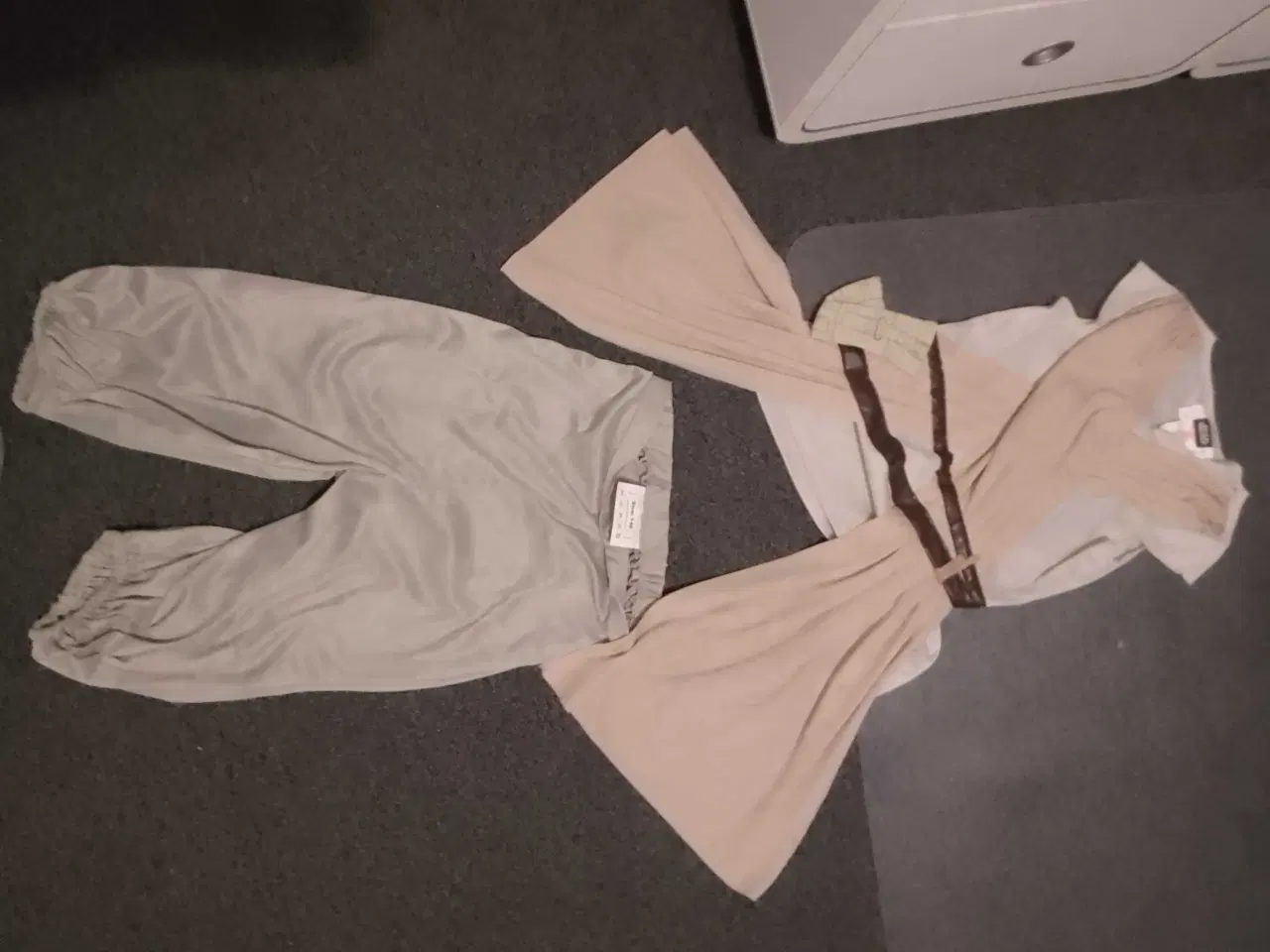 Billede 2 - Star Wars udklædning str 140