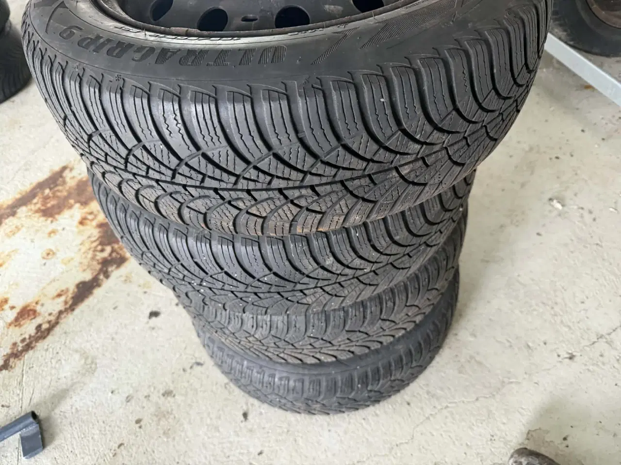 Billede 1 - 15" Stålfælg med Goodyear vinterdæk