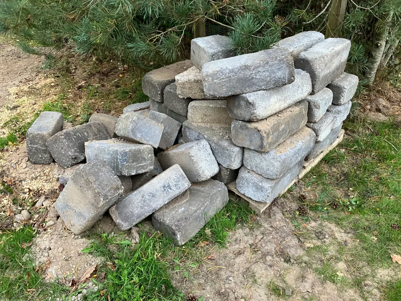 Billede 1 - 23 stk kantsten, kan afhentes u/b i Svostrup