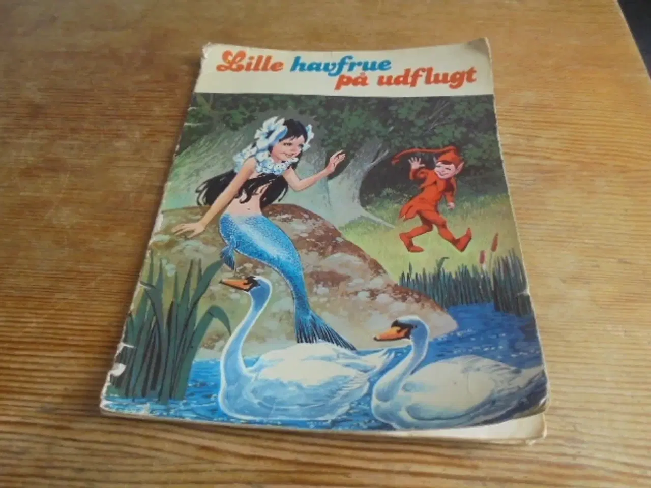 Billede 1 - Lille havfrue på udflugt – børnebog fra 1977  