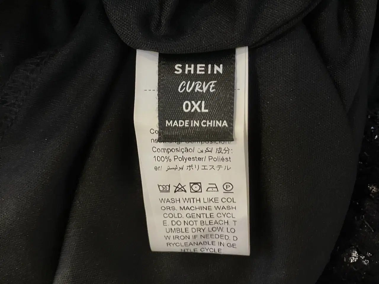 Billede 4 - Sort kjole med pailletter