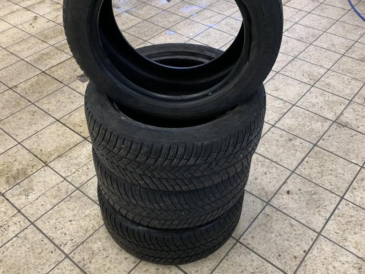 Billede 3 - Vinterdæk vredesten 225/50 r17