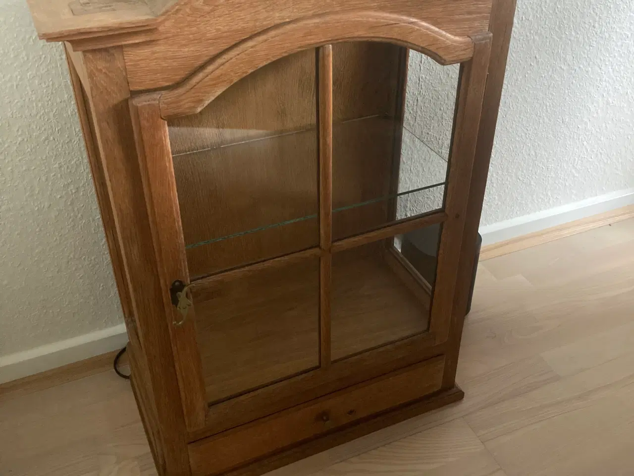 Billede 1 - Vitrineskab i Eg