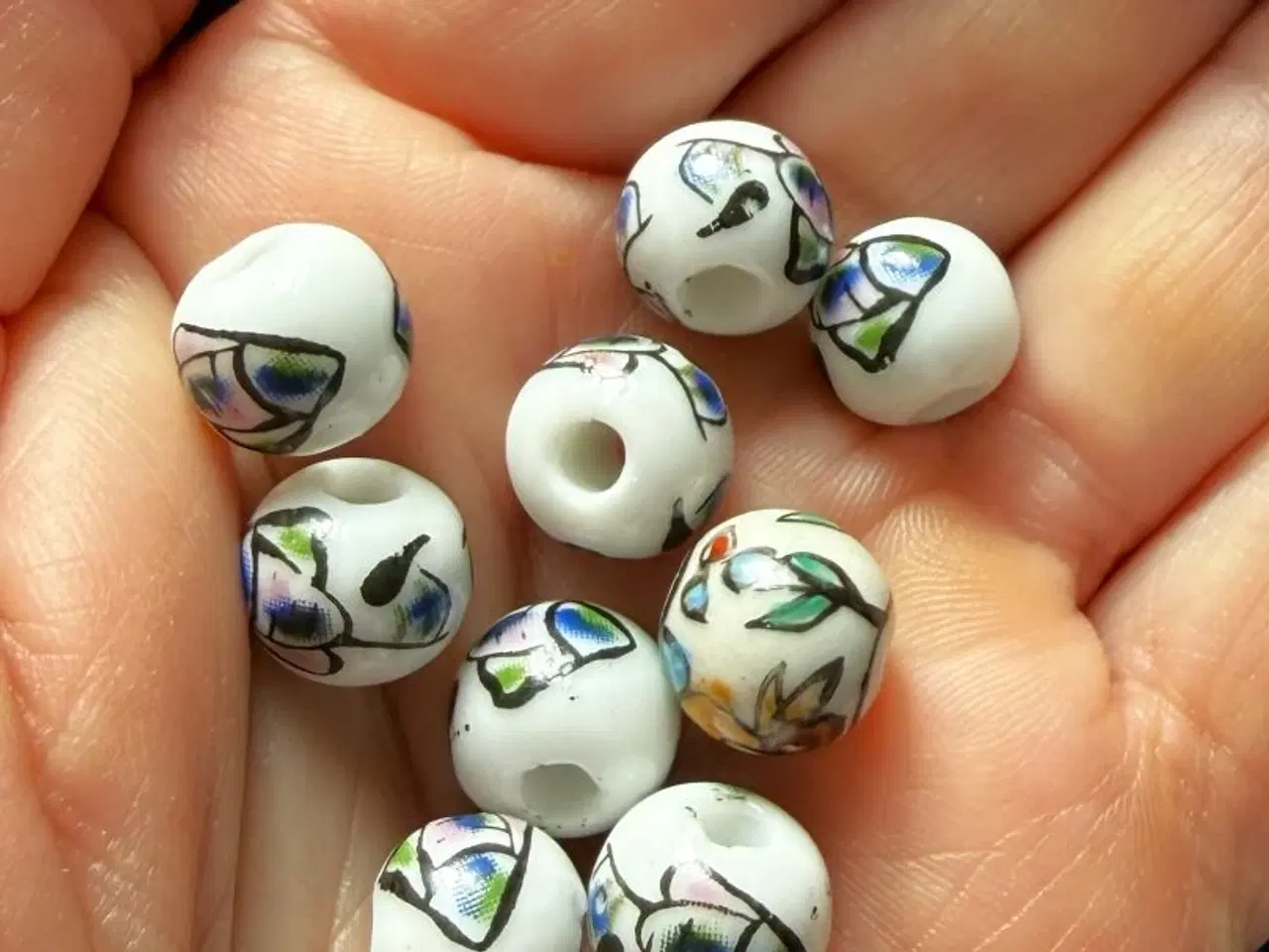 Billede 11 - Øreringe eller øreclips med keramik-perler