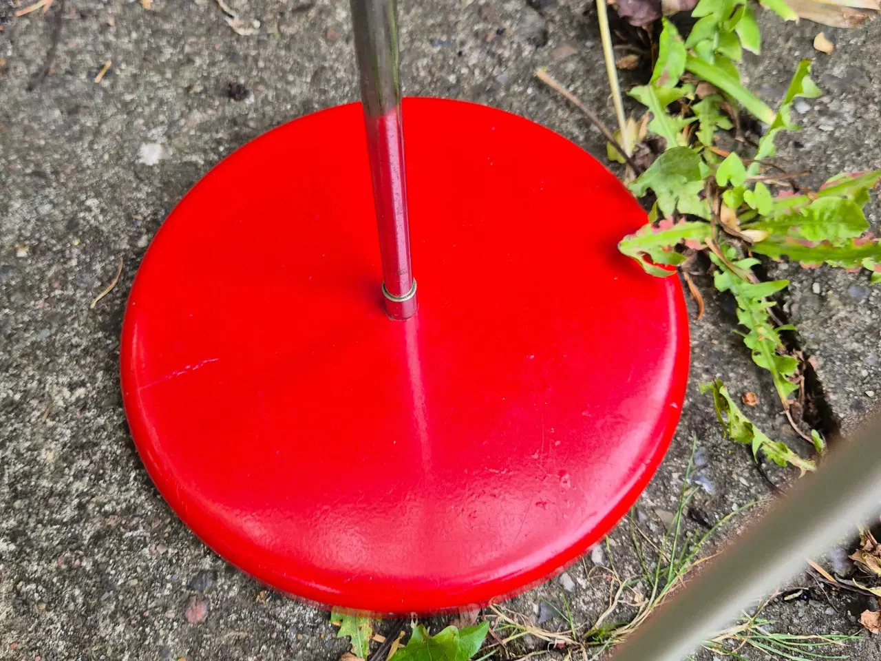 Billede 10 - Usædvanlig gulvlampe med kæk kugleskærm 