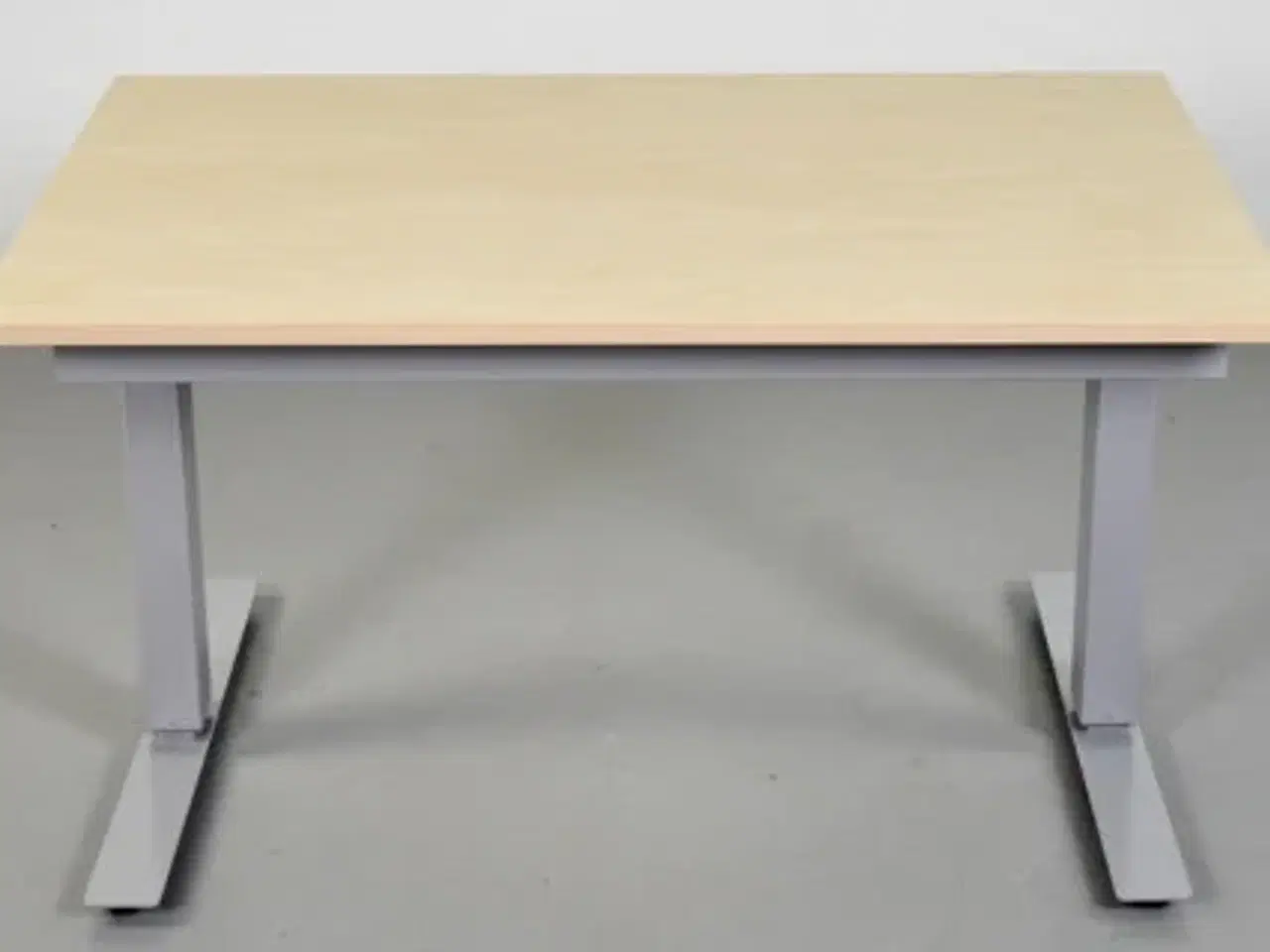 Billede 3 - Efg hæve-/sænkebord med plade i birkelaminat, 120 cm.
