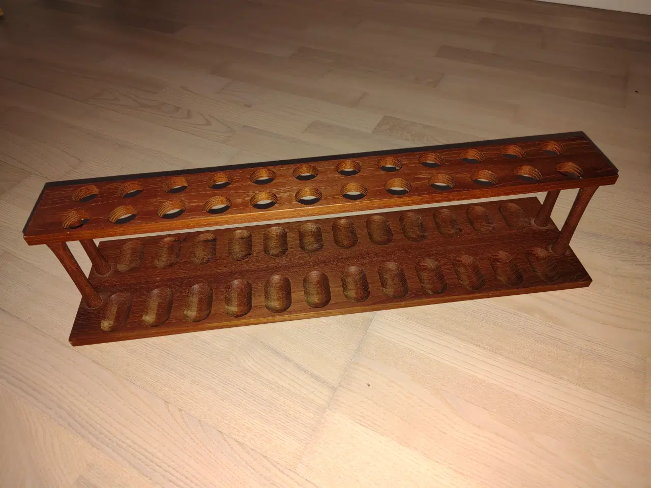 Billede 2 - Flot pibeholder til 24 piber i teak