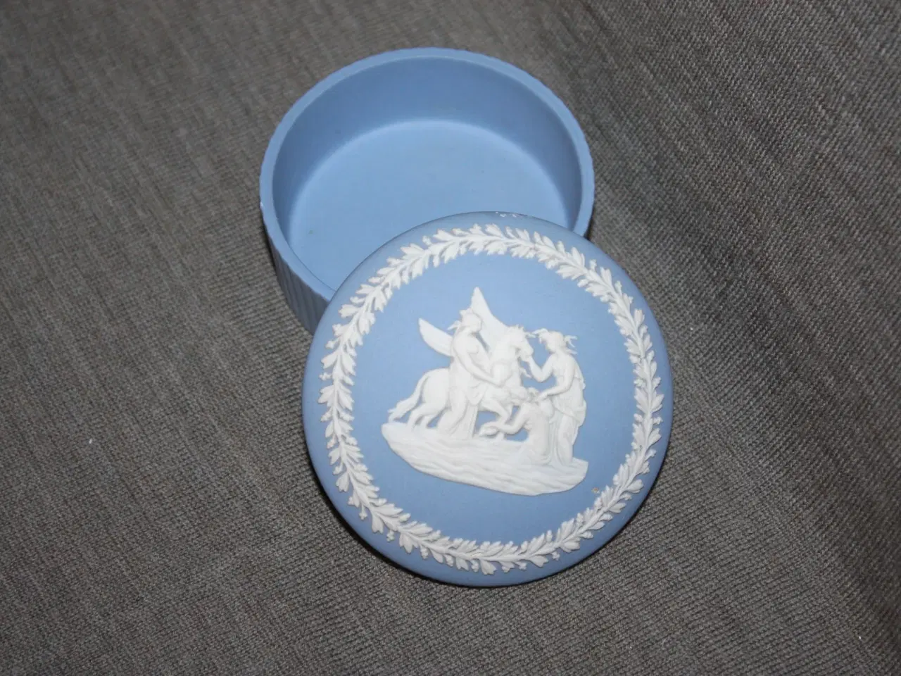 Billede 3 - Vase med Wedgwood cameo  18 cm