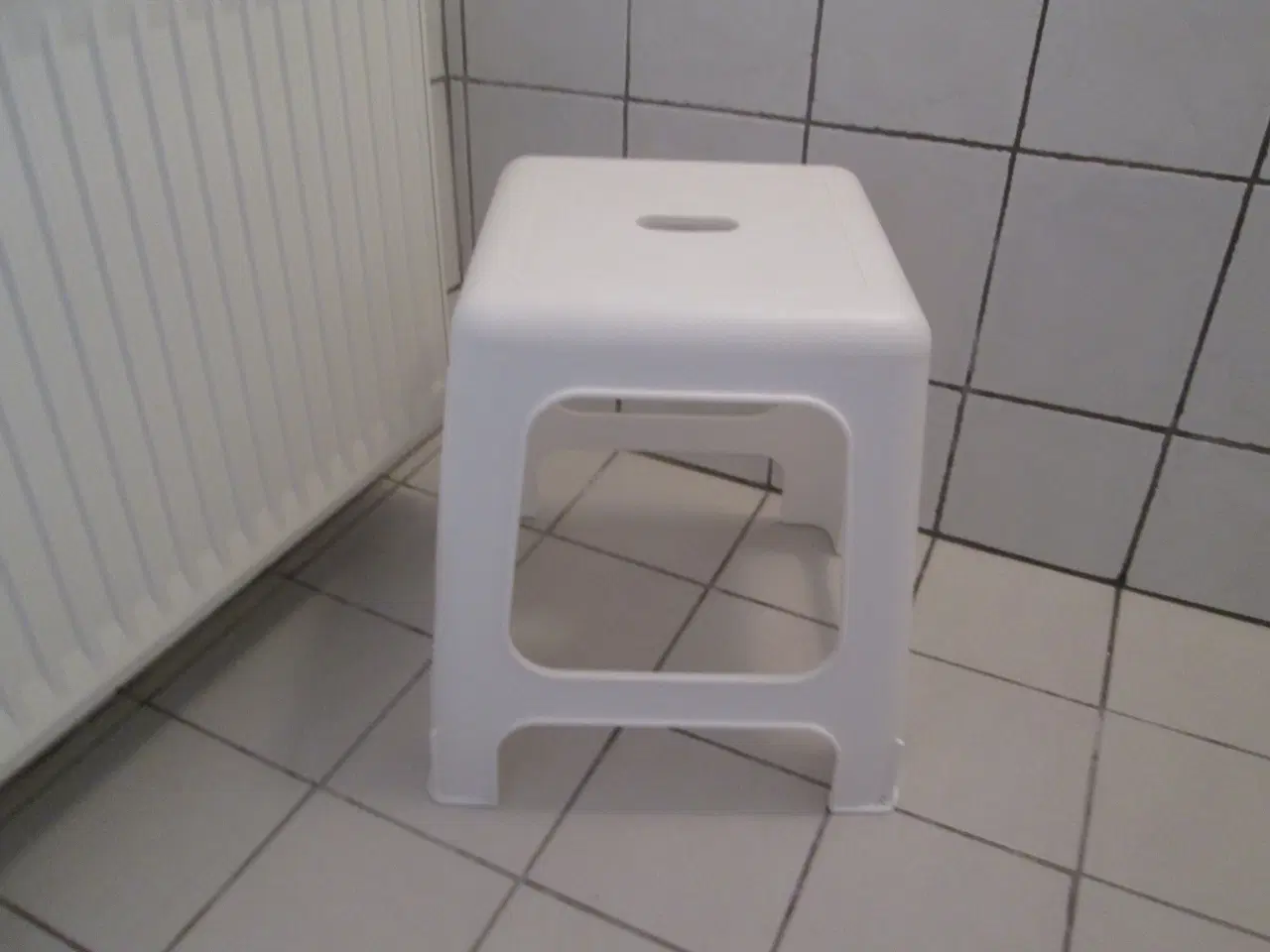 Billede 1 - Hvid Badetaburet