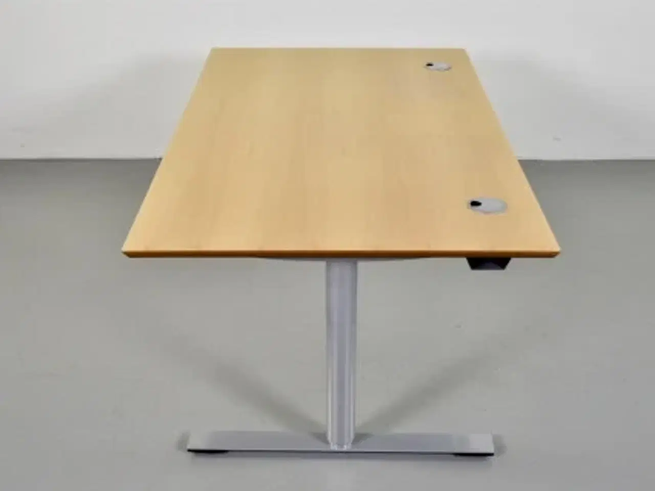 Billede 5 - Hæve-/sænkebord med plade i bøg og på grå stel