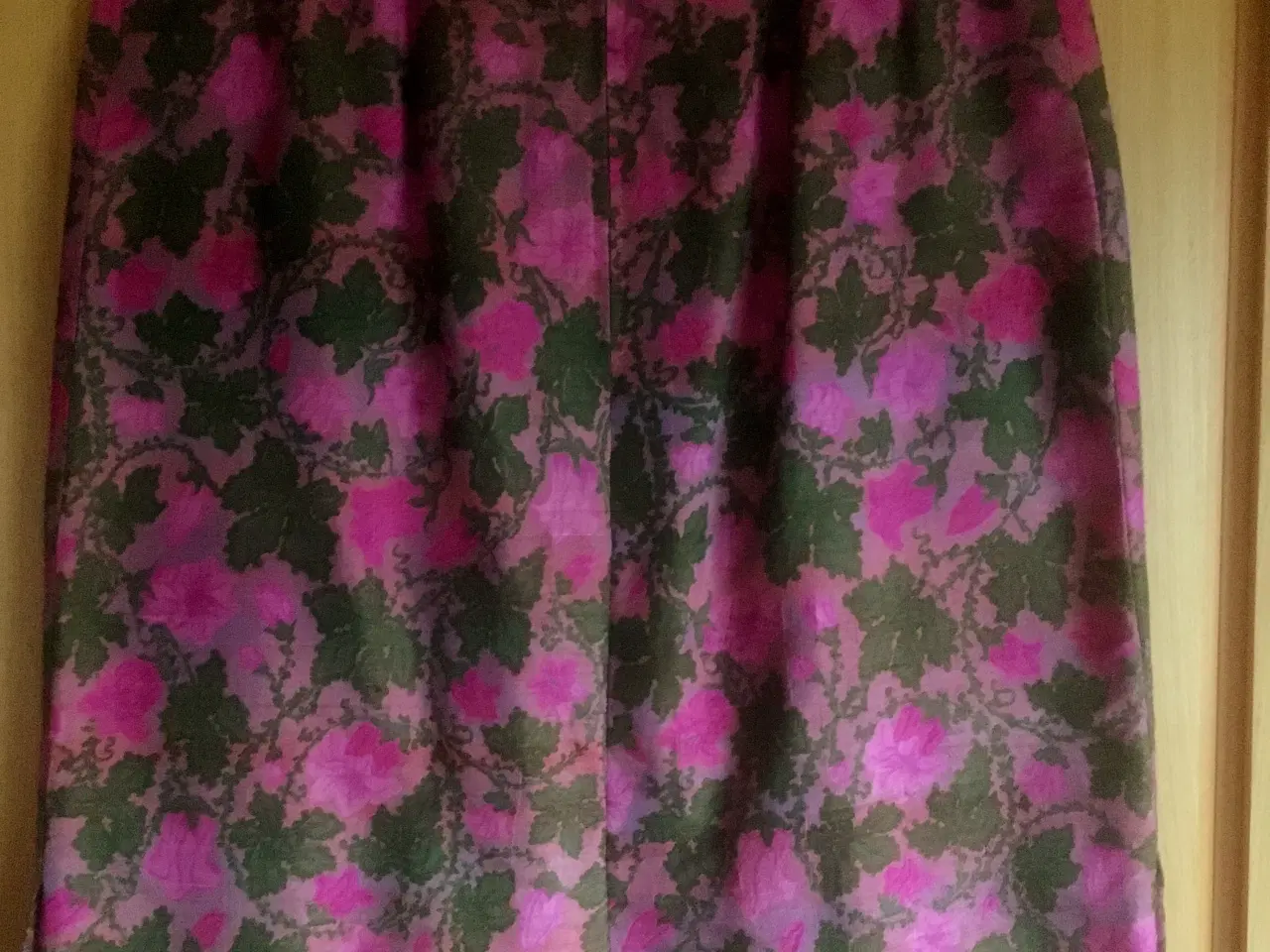 Billede 11 - Festkjole i Thaisilke