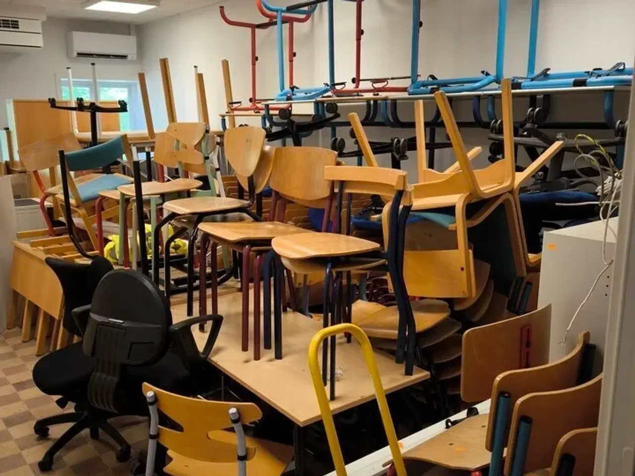 Billede 1 - Diverse borde, stole m.v.