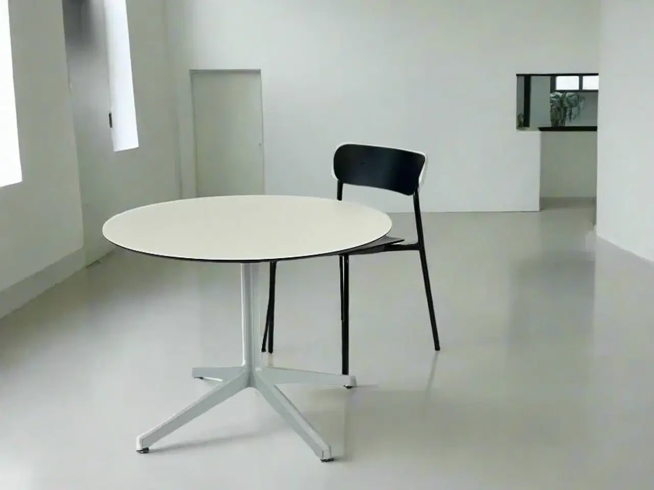 Billede 2 - Pedrali Mellem Rundt Bord Ø89