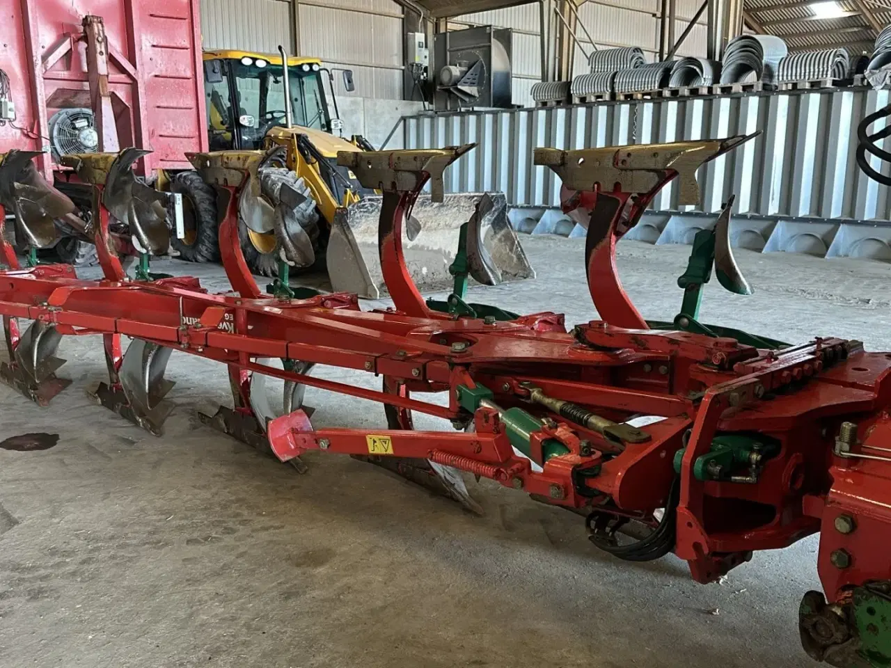 Billede 1 - Kverneland Eg 100 5 furet med variabel furebredde. Årg. 2014.