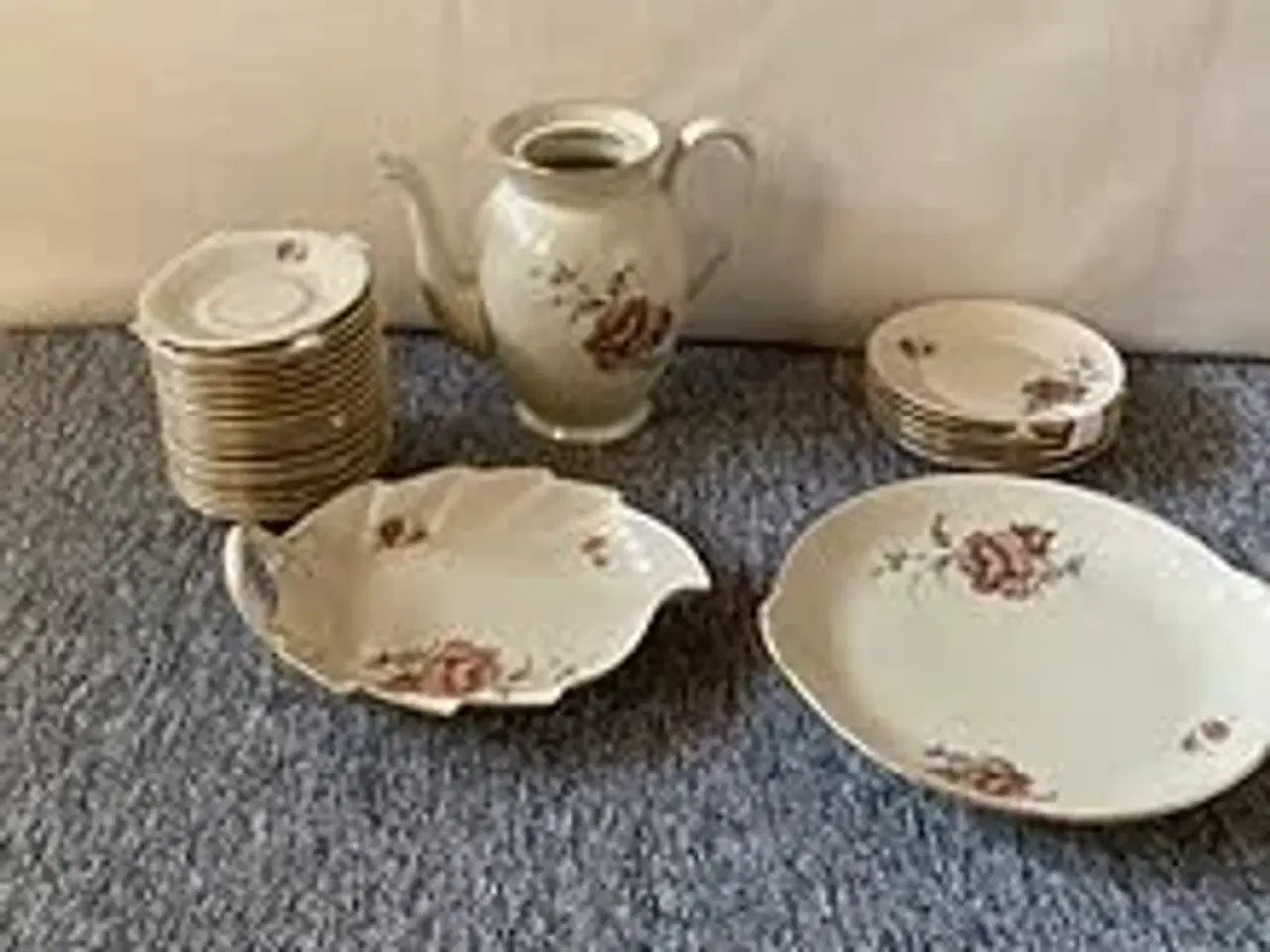 Billede 9 - Retro / vintage kaffestel og spisestel 109 dele