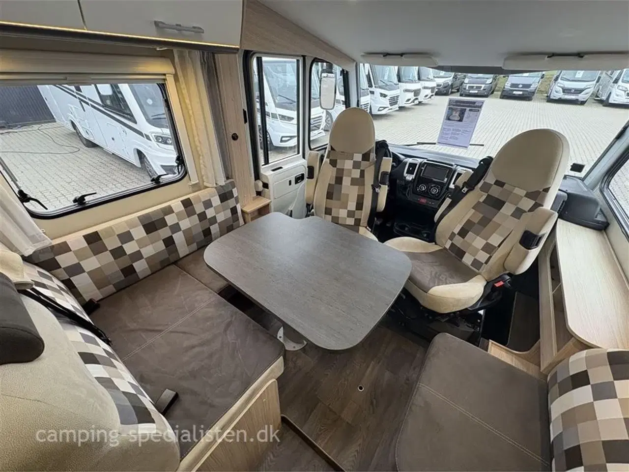 Billede 8 - 2019 - SunLight I 69 L Activ Automatgear SunLight T 69 L 2019 - helintegreret autocamper med queensbed - Se den nu hos Camping-Specialisten.dk