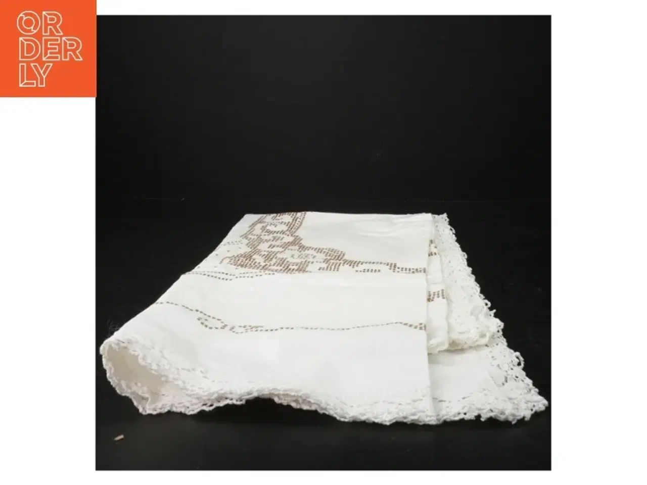 Billede 2 - Hvid broderet dug med blonder (str. 90 x 90 cm)