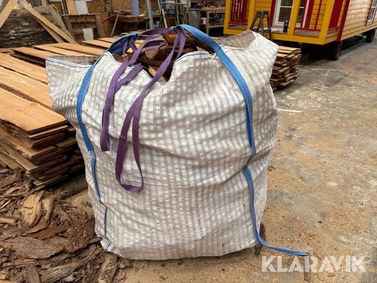 Billede 3 - Big back med med brænde af lærke træ