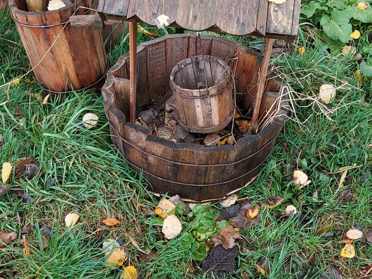 Billede 2 - Træ pynt til haven 