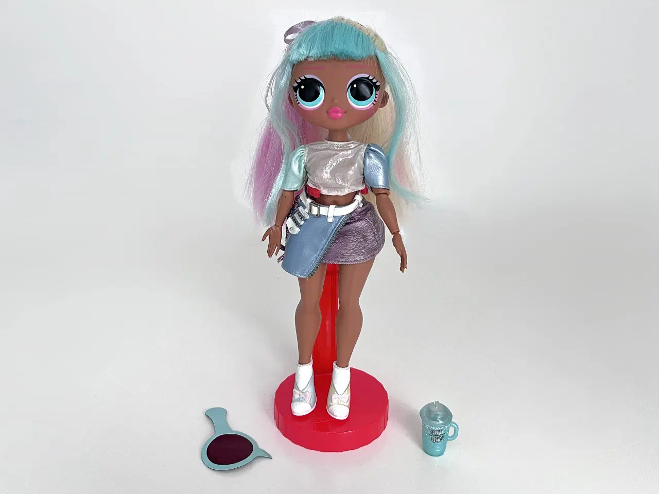 Billede 1 - L.O.L. Surprice Dukke med 3 farvet hår inkl. tilbe