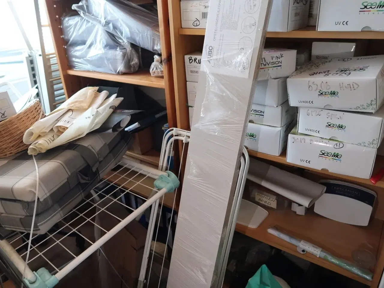 Billede 8 - Div. indhold i rum