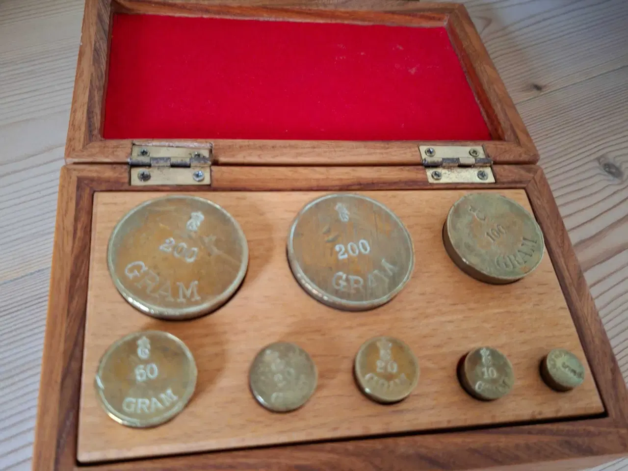 Billede 2 - Gammel købmandsvægt med lodder, messing.