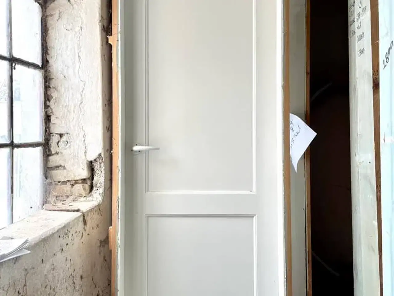 Billede 2 - Venstrehængt fyldningsdør m. to felter og karm