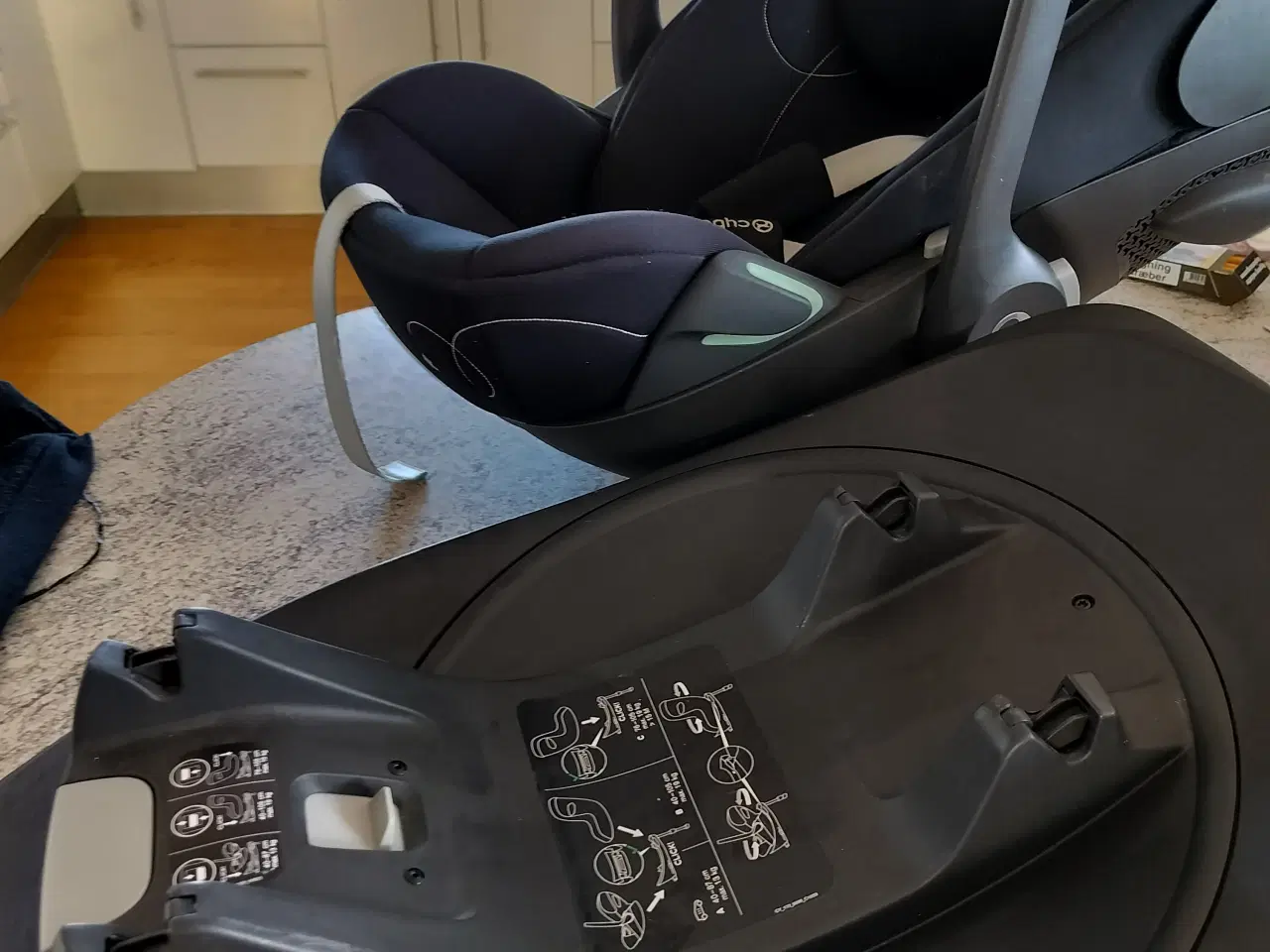 Billede 2 - Cybex autostol og Cybex base