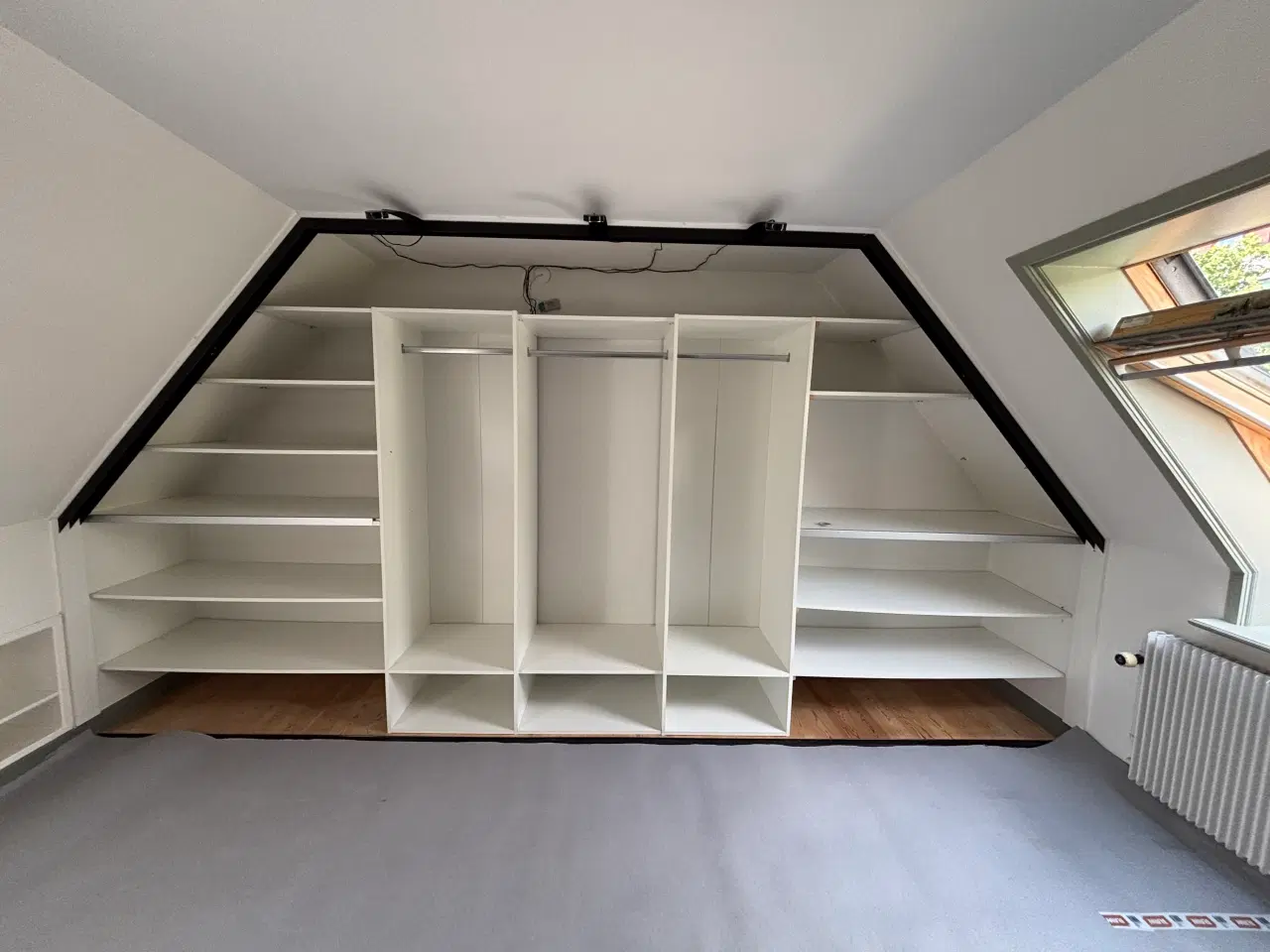 Billede 4 - Garderobeskab med skydelåger