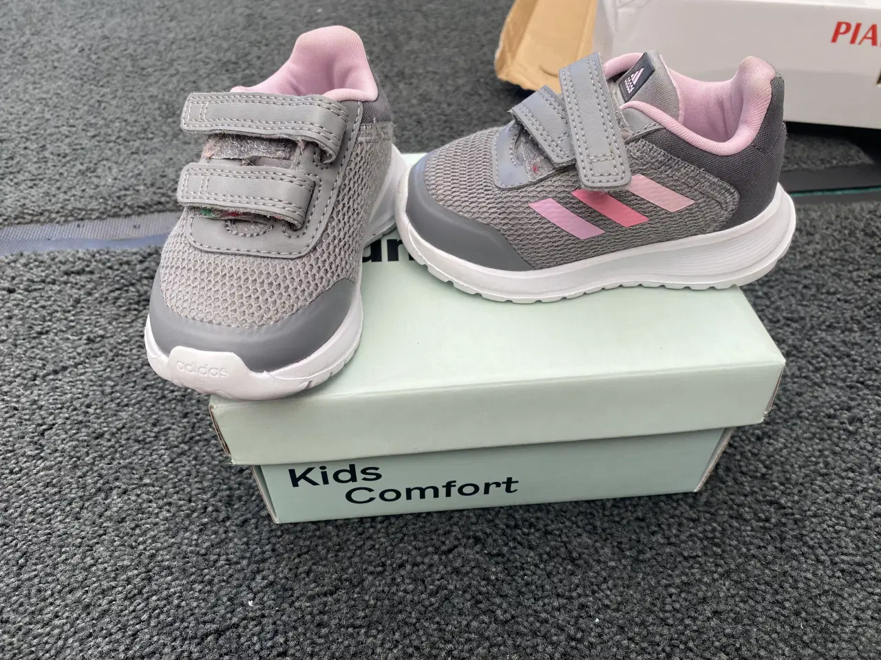 Billede 1 - Som ny Adidas pige sko