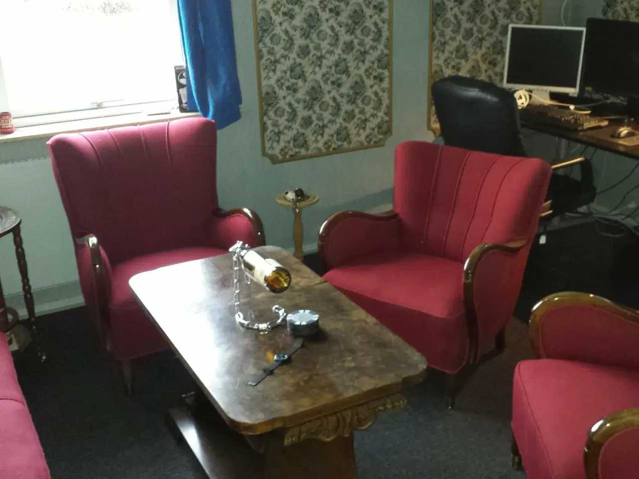 Billede 1 - Sofagruppe med bord i rødt stof