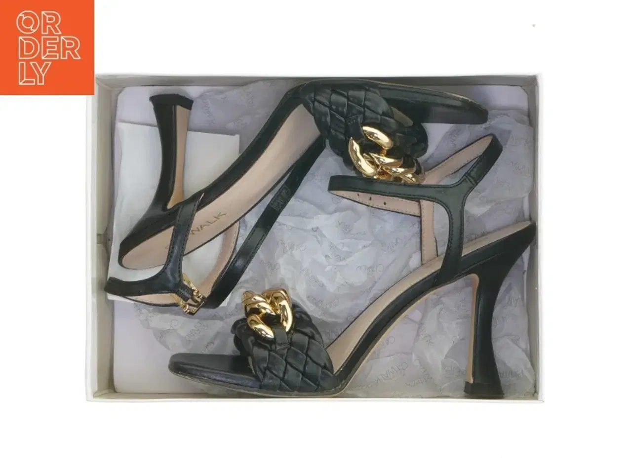 Billede 5 - Sort højhælet sandal med guld kæde detalje fra Catwalk (str. 38 )