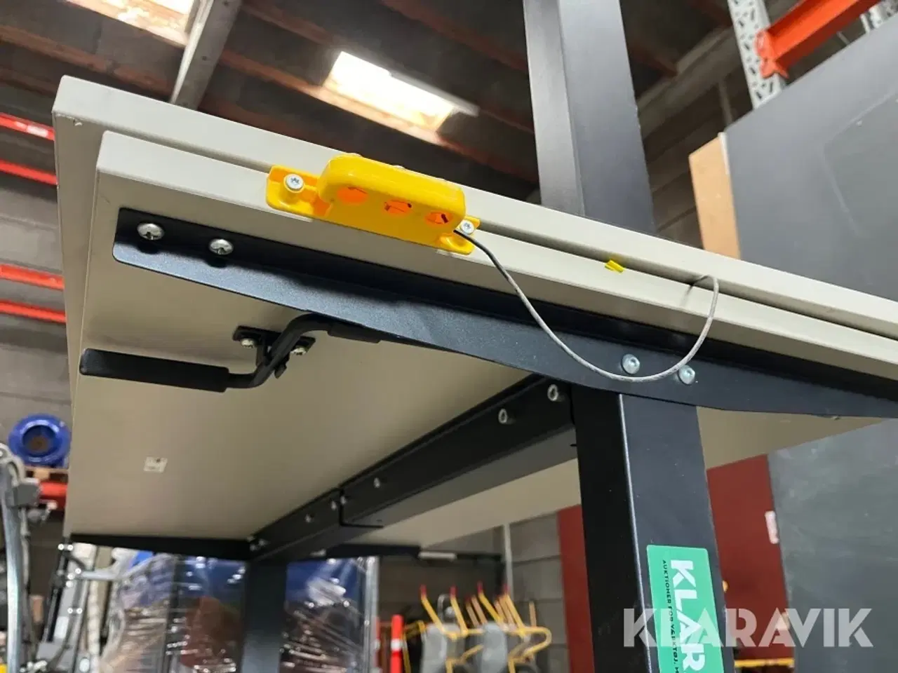 Billede 5 - Lot - hæve/sænke borde, kloakrør, hjelme