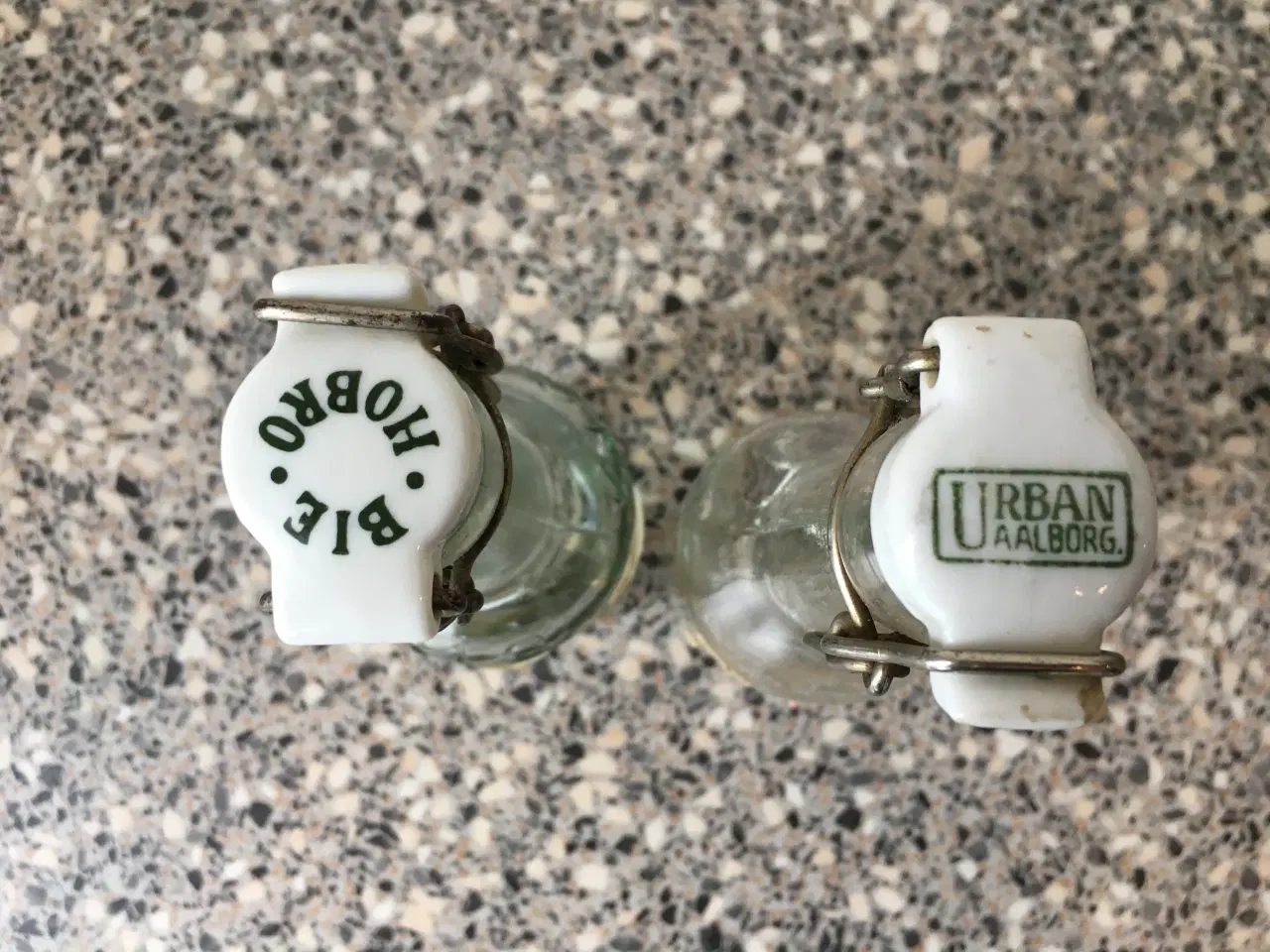 Billede 2 - Flasker med patentlåg 2 stk samlet