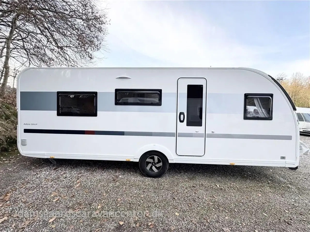 Billede 1 - 2022 - Adria Adora 593 UP   Queensbed-Gulvtemp.-Commodore 300 telt