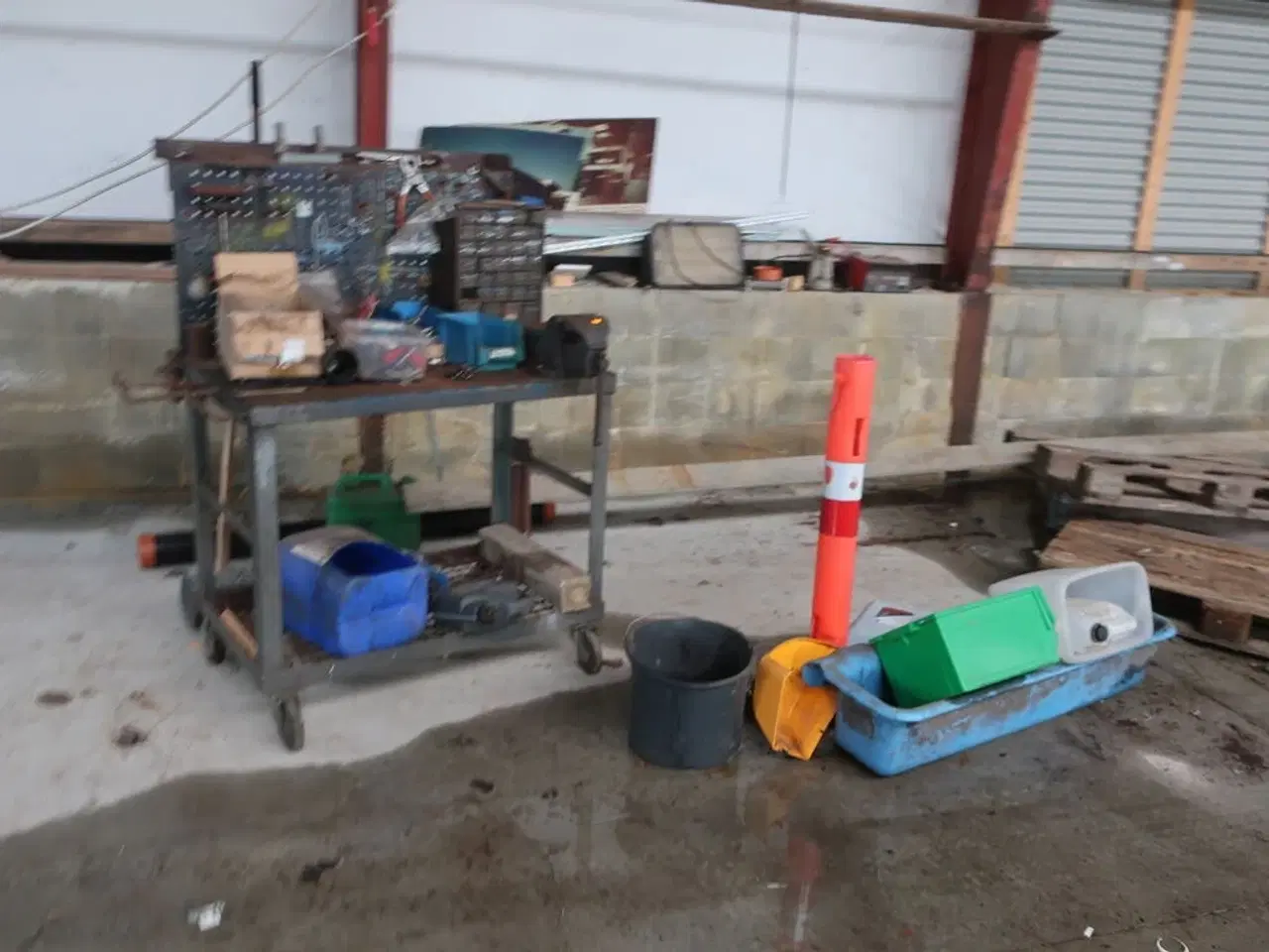 Billede 21 - Div. Dunke, haveredskaber, løftestroppe, arbejdsborde, værktøj m.m.