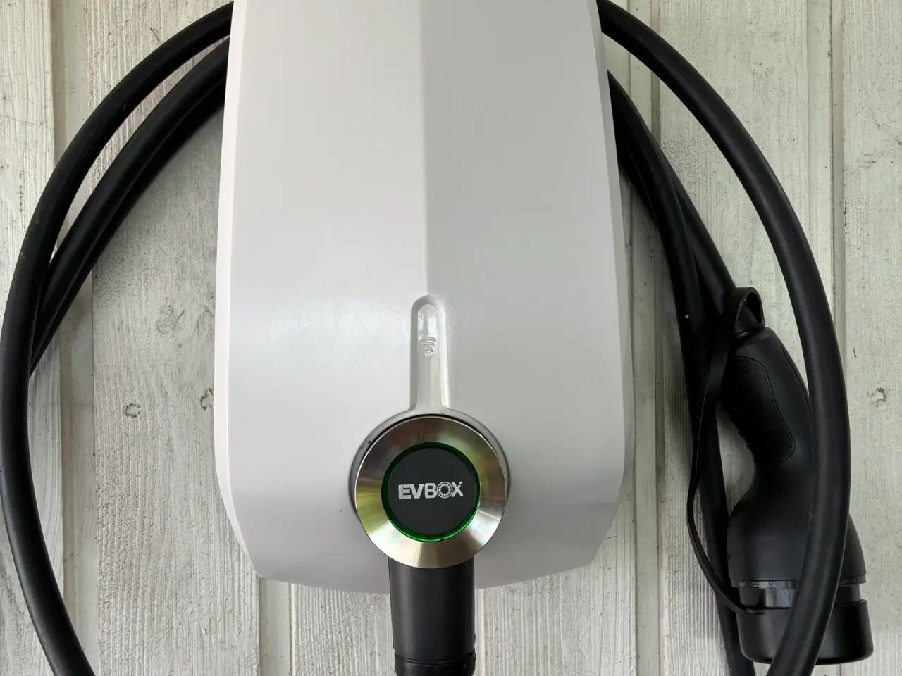 Billede 1 - EVBox Elvi lade station – en populær hjemmelader.