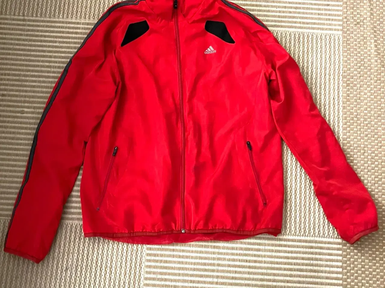 Billede 1 - Adidas fed rød sportsjakke str M