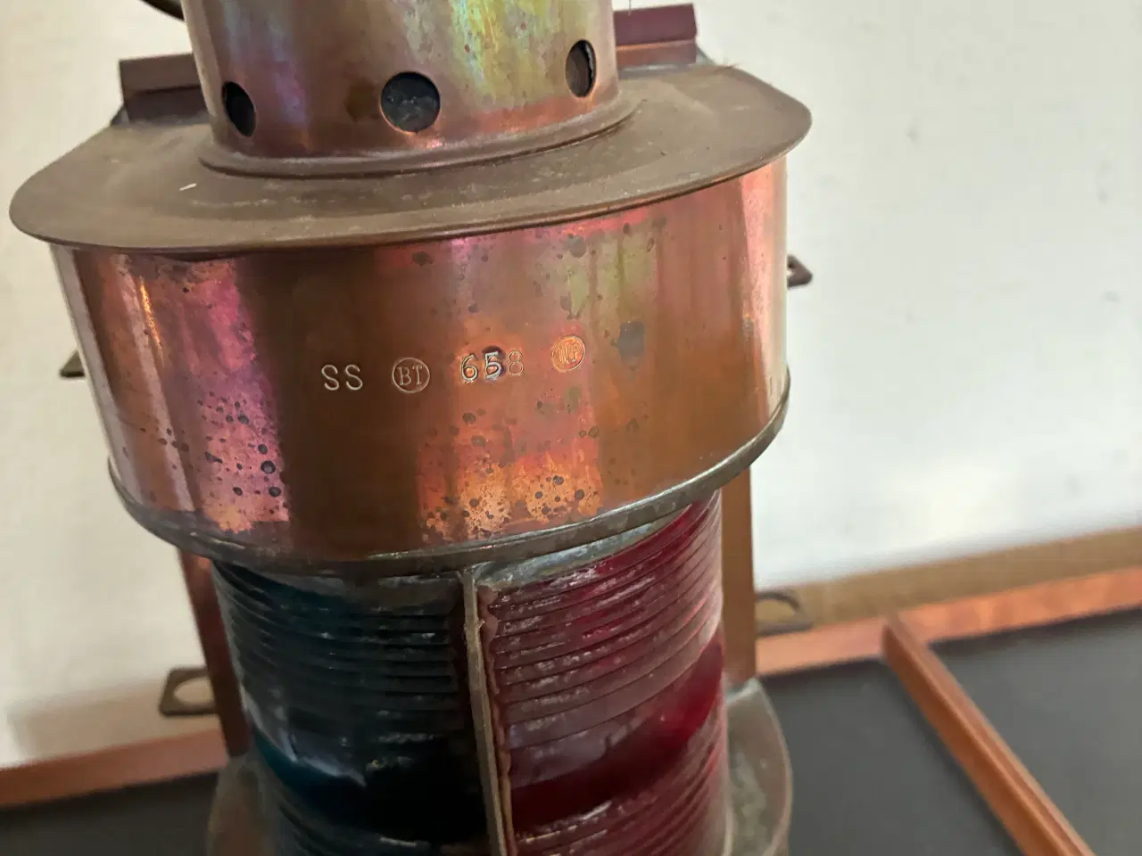 Billede 4 - Skibslanterne i kobber med rødt og grønt glas