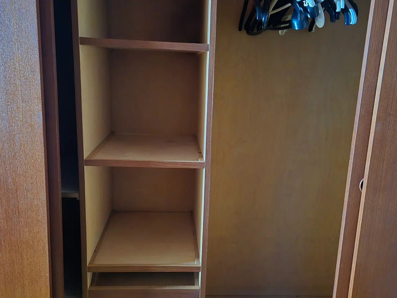 Billede 3 - Vintage garderobeskab i teaktræ