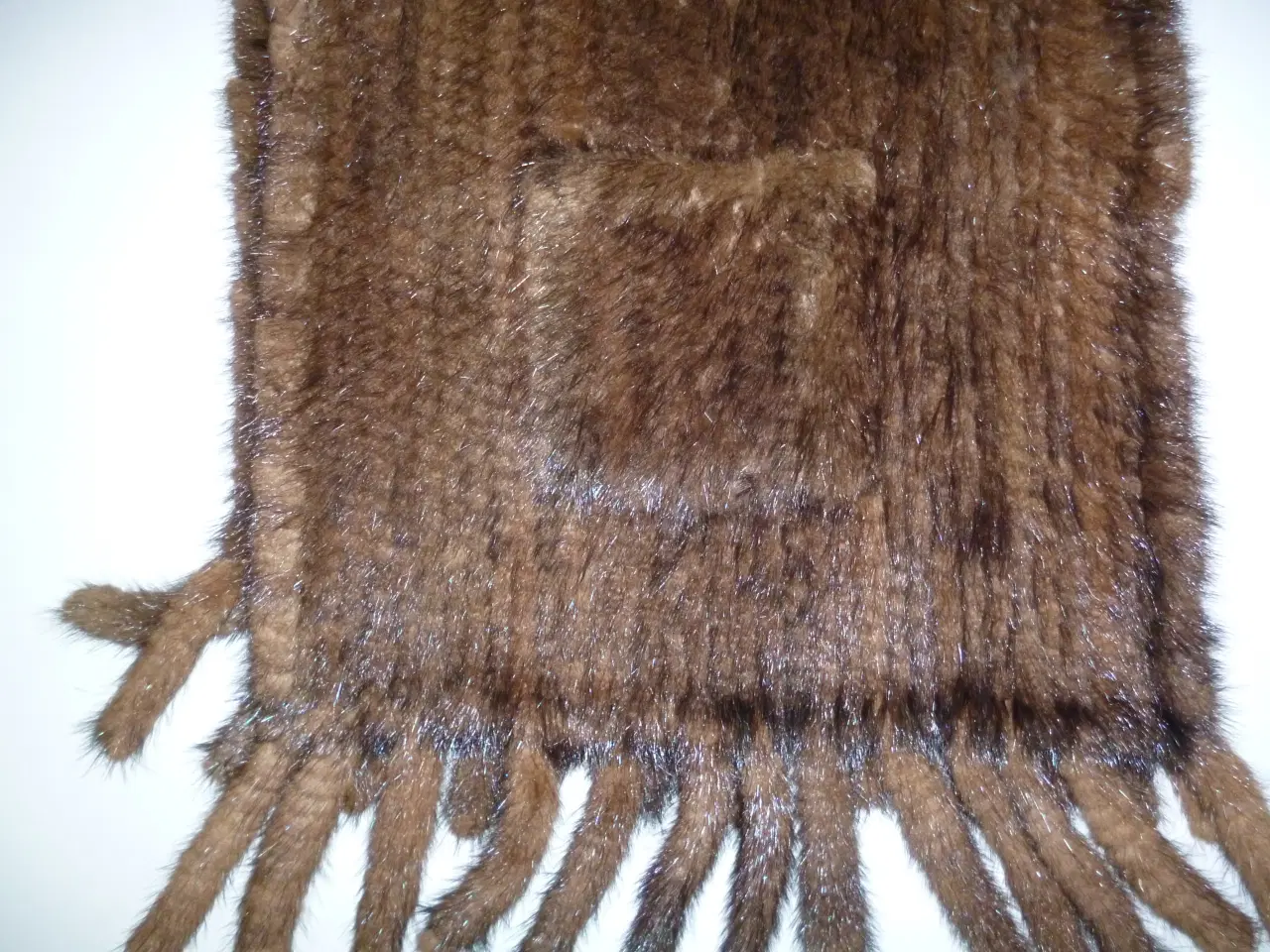 Billede 2 - Lækker hæklet tørklæde mink sælges.