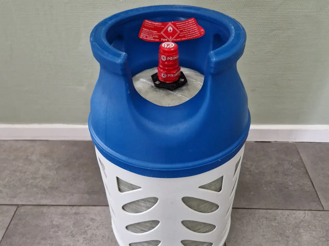 Billede 3 - 10 kg letvægts gasflaske ny, fyldt og plomberet.