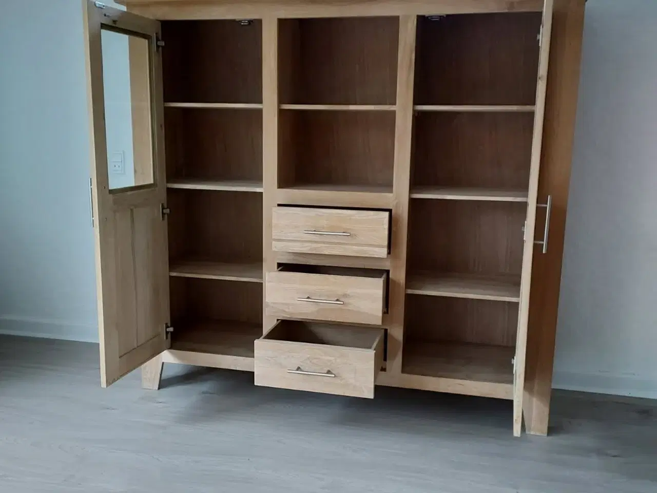 Billede 2 - Skænk i massiv egetræ 