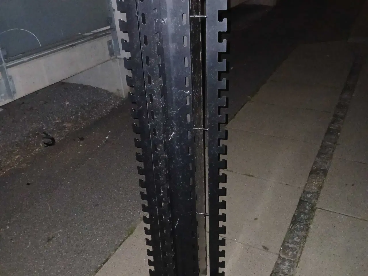 Billede 1 - Brillestativ 2meter på hjul