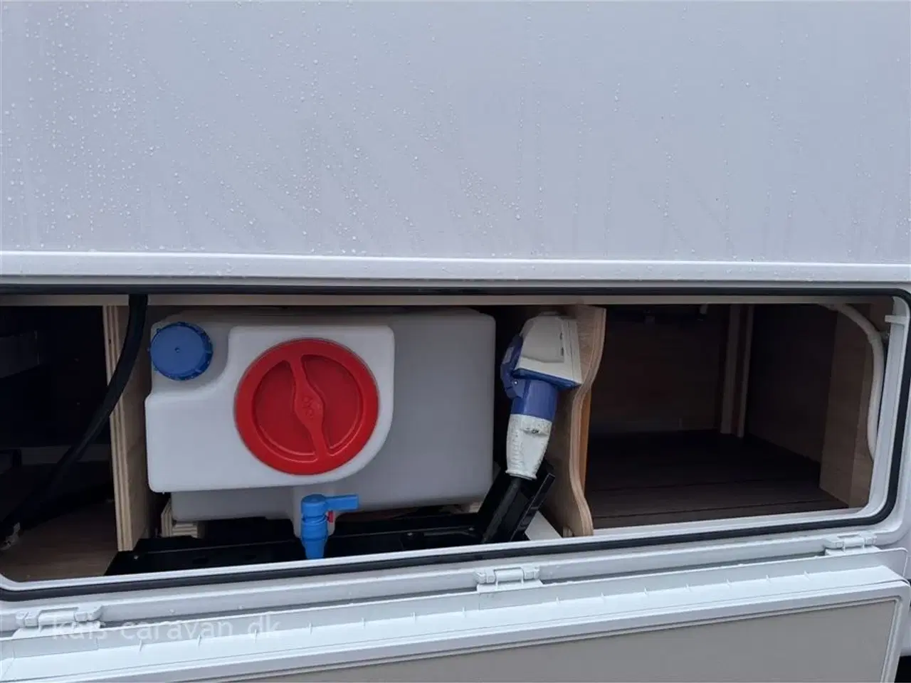 Billede 17 - 2024 - Knaus Südwind 540 UE   Centralvarme og vandbåren gulvvarme.