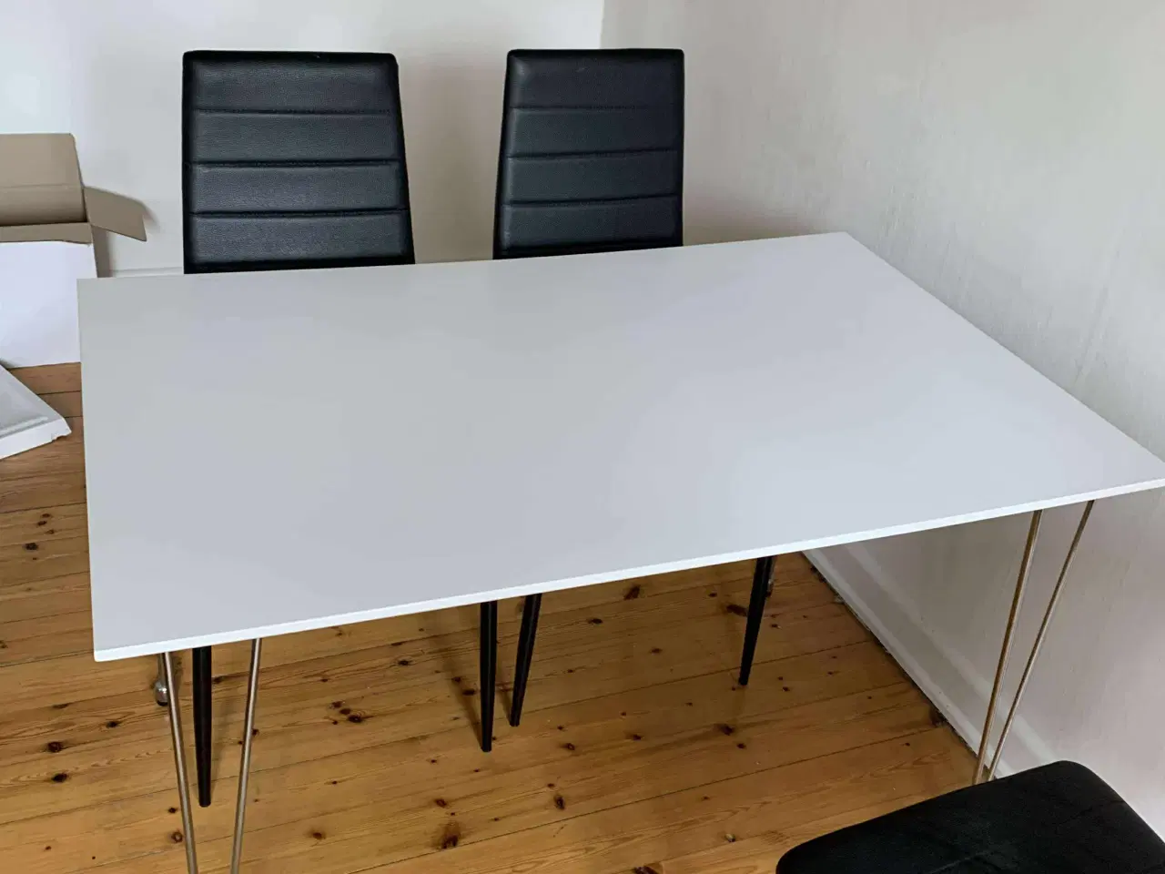 Billede 2 - Spisebord og stole 