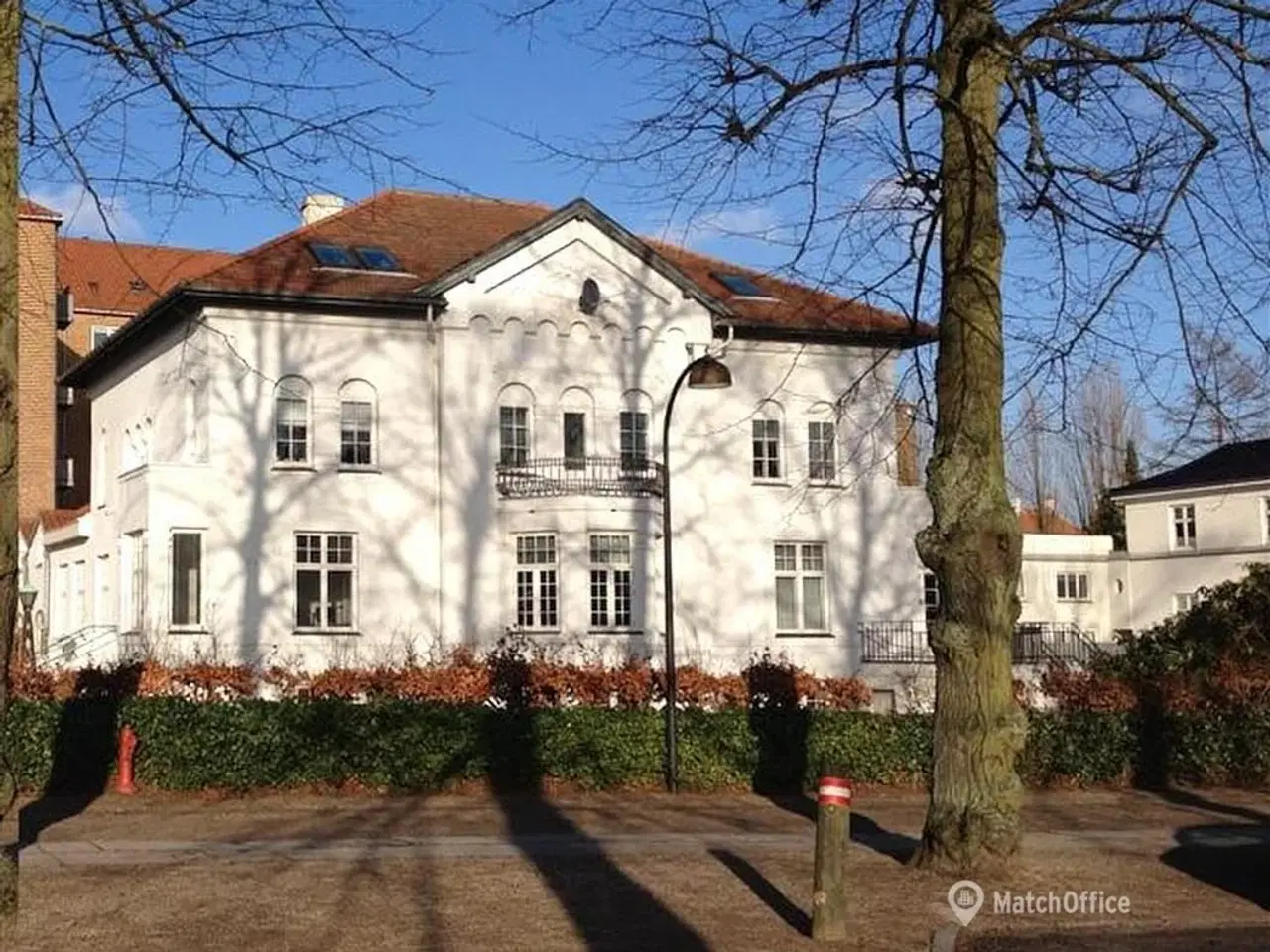 Billede 1 - Kontorlokaler på hjørnet af Hambros Allé og Strandvejen i Hellerup